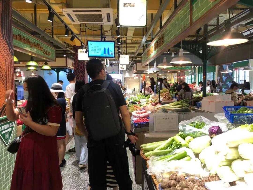 开了个Prada在上海开了个菜市场？网友惊呆：这估计是我唯一买得起的Prada了