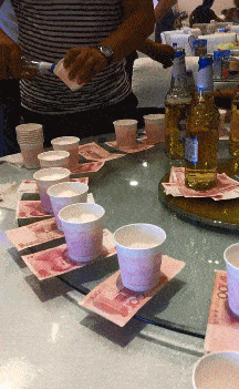 動圖：都是這麼皮的嗎？澆個花怎麼也這麼多戲 搞笑整蠱 第3张