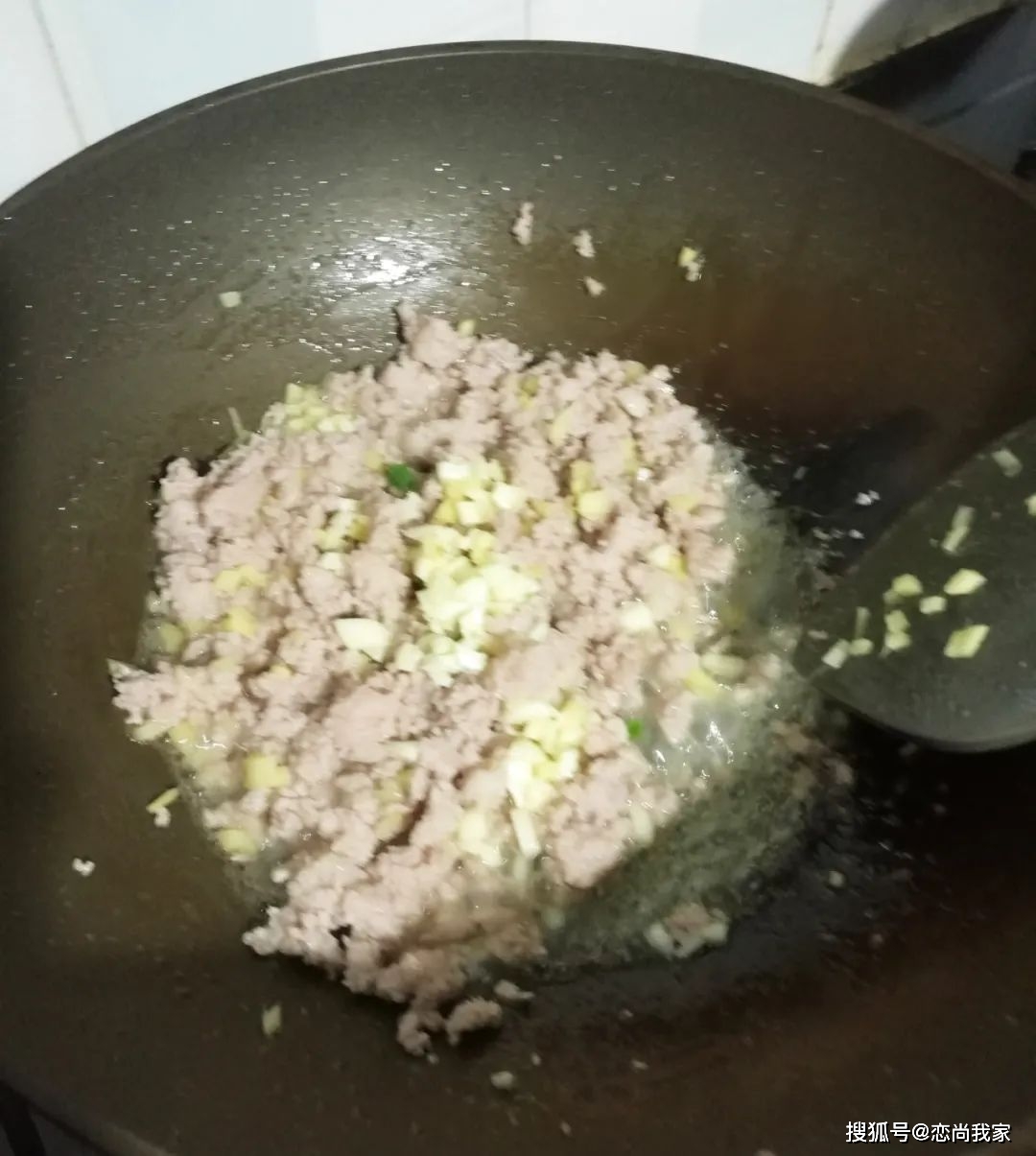 关键|早餐给孩子做荷叶包，给肉包子都不换，关键是夹的馅料满口留香！