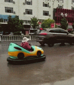 搞笑GIF：走到最後我蒙了，這難道是男生宿舍？ 搞笑整蠱 第2张