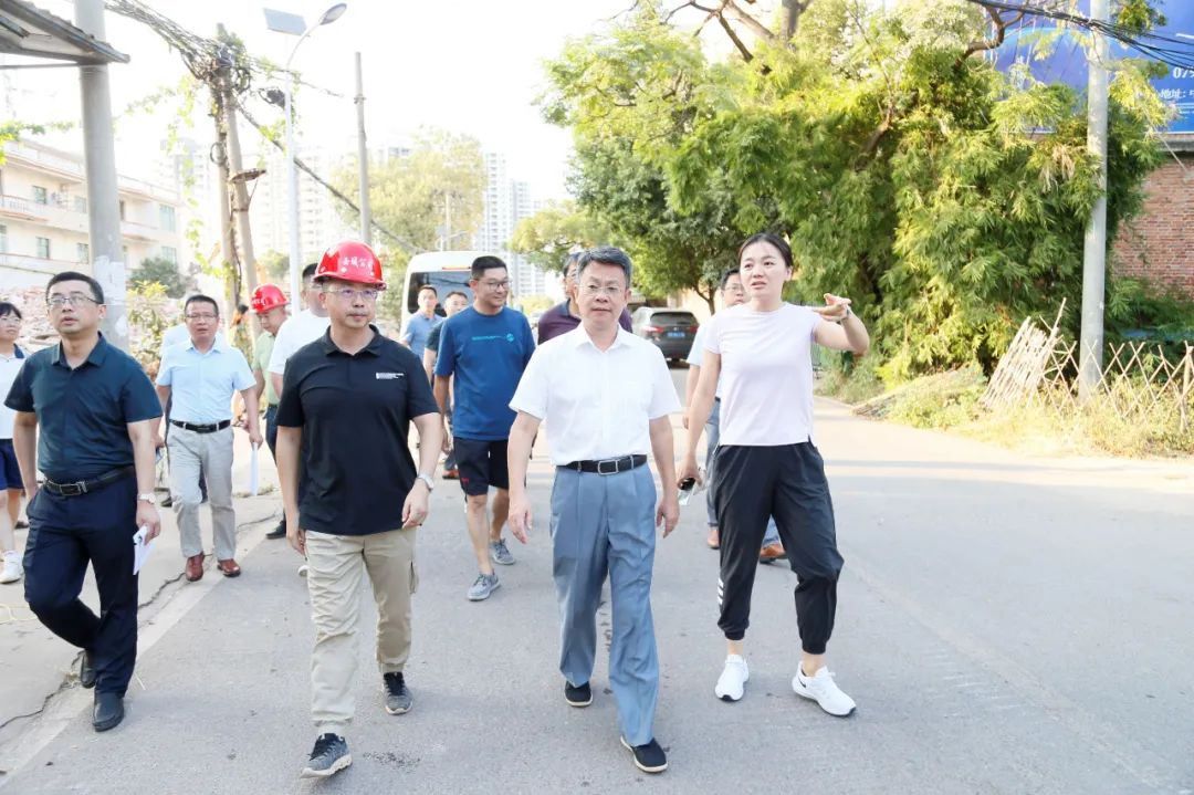 凤岗嘉苑项目,飞翔路快速路天然气管线迁改项目,唐龙大道项目等现场