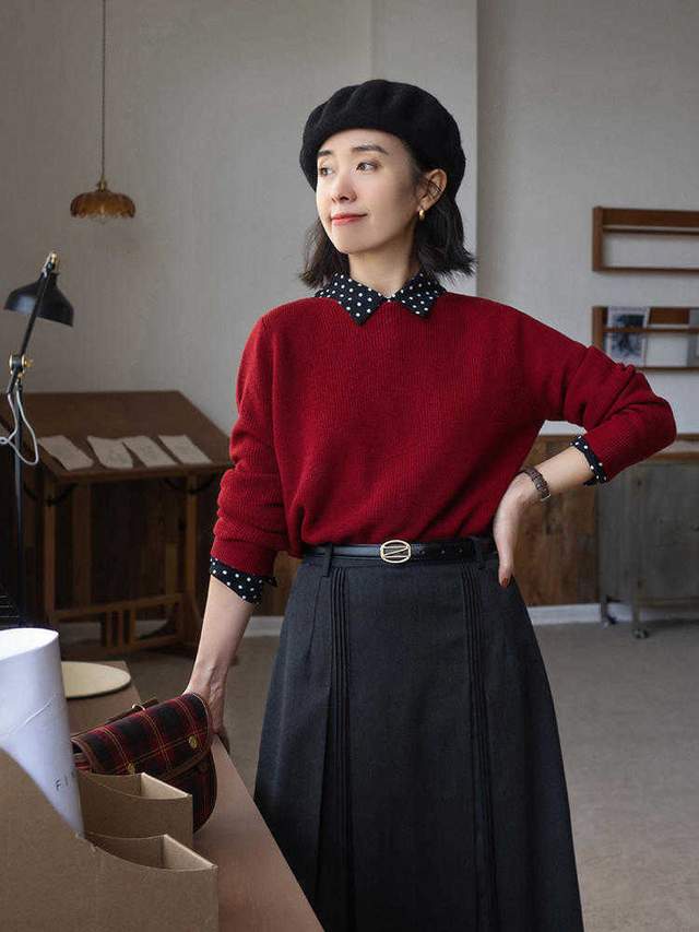 黑色 奔三奔四的中年女性应该如何穿？针织衫会更合适，也更温柔时髦