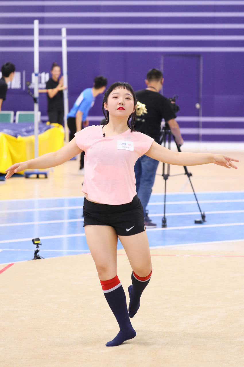 一胖毁所有?可看到辣目洋子的童年照,网友却表示更喜欢现在的她