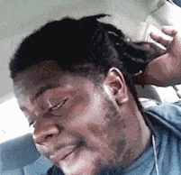 脚动 搞笑GIF:大哥对海参这么痴迷吗?都已经流鼻血了,还是要吃!