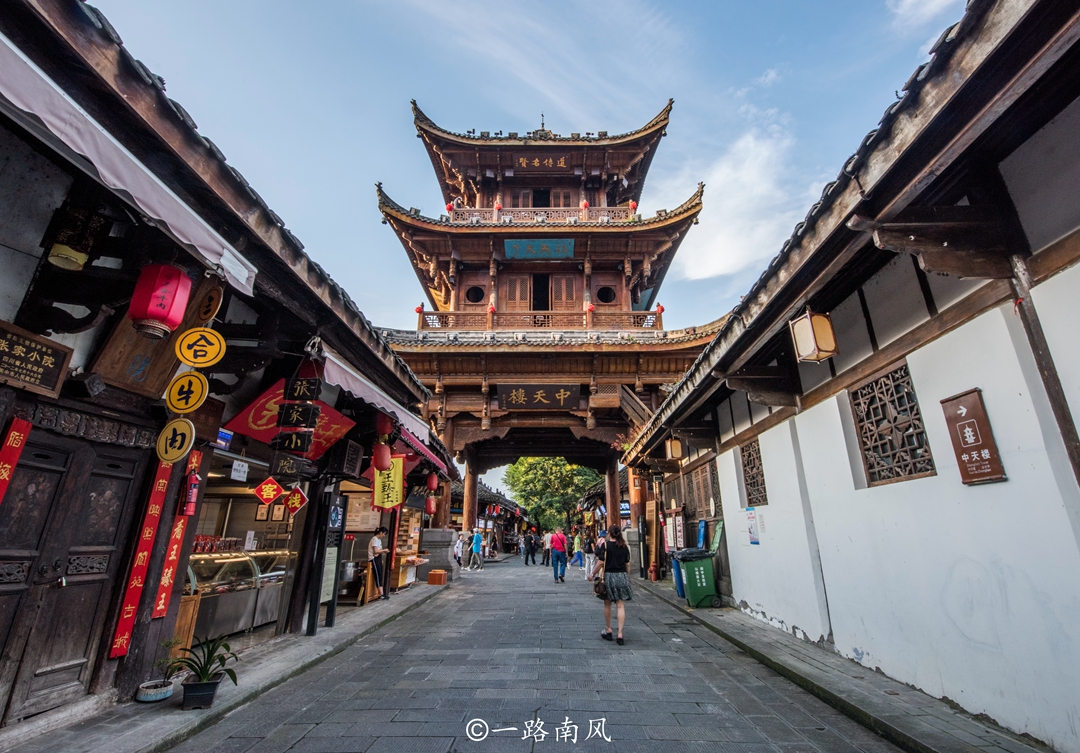 四川省唯一的风水名城，内有“阆中风水第一楼”，已经有一千多年