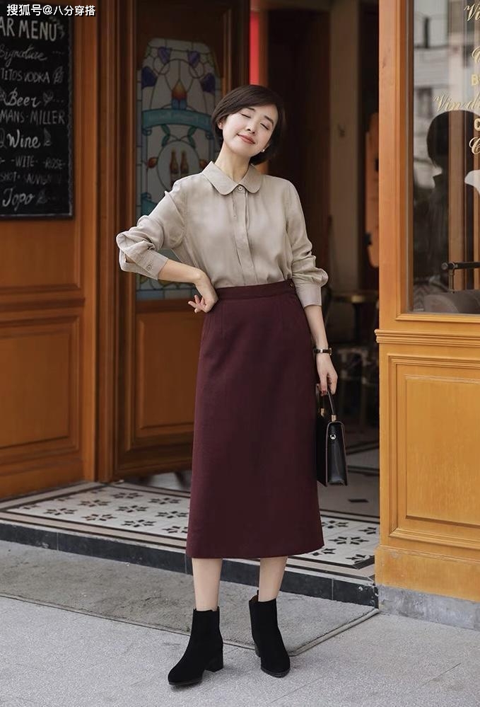曲线 步入40+的女人，秋季“半身裙”这么穿，优雅时尚又chic