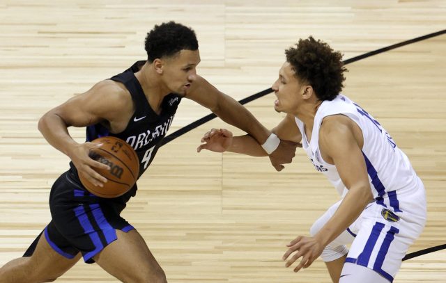 汗顏|轟13+10+4帽！班巴讓魔術(shù)雙星16中4汗顏，大帽空接彰顯臂展優(yōu)勢(shì)