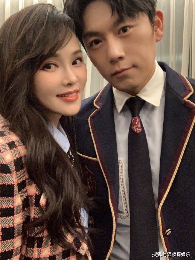 女神53岁伊能静罕见公开全素颜，皮肤白皙无皱纹，被赞充满少女感