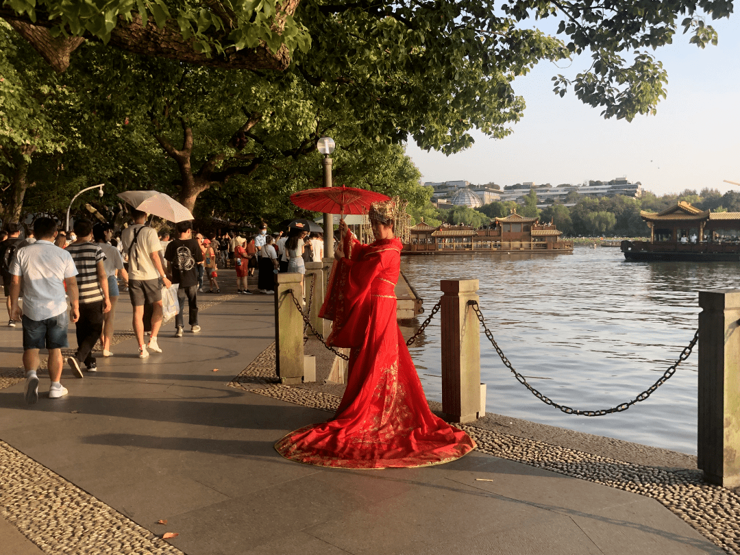 国庆绝了！浙江人如何称霸国庆朋友圈？都是套路→