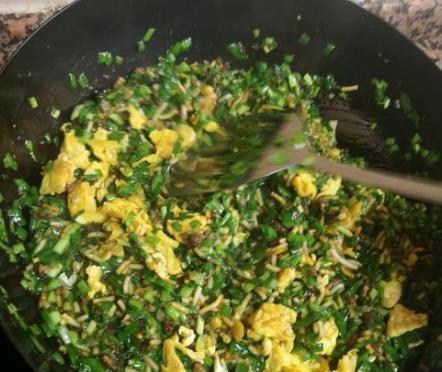 加入适量|早餐不知道吃啥?试试韭菜粉条这么做,简单又省事,比包子好吃!