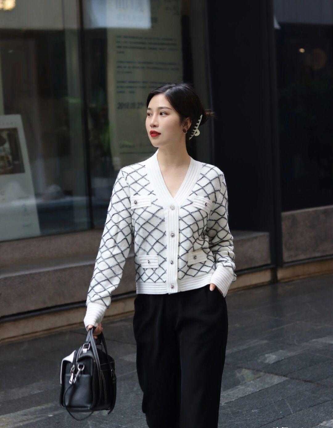 比拟 文艺女穿搭精选:秋天变裙装为裤子也能显温柔,这几款简约又好看
