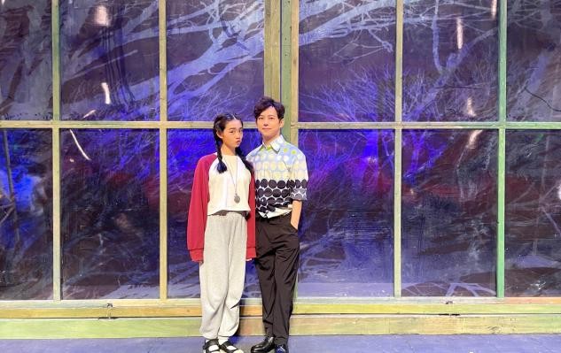 气质 黄磊15岁大女儿独自走机场，穿男友风卫衣显文艺范，黑眼圈好明显