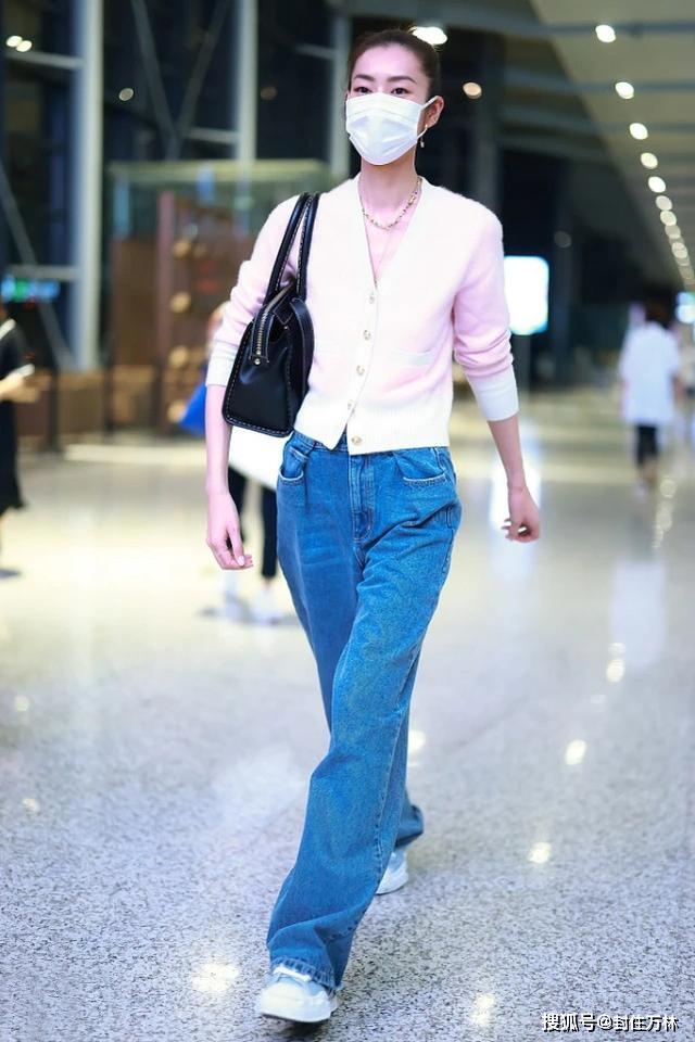 整体 早秋跟着超模穿，打造高端多变造型，刘雯这6组搭配可以大胆试试