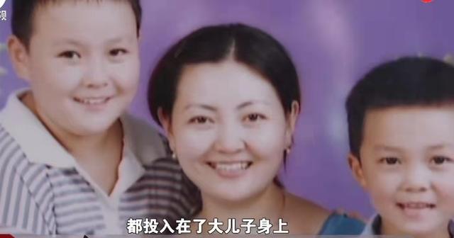 朱晓娟和老公因感情问题，后来离了婚。朱晓娟独自一人带着两个儿子，生