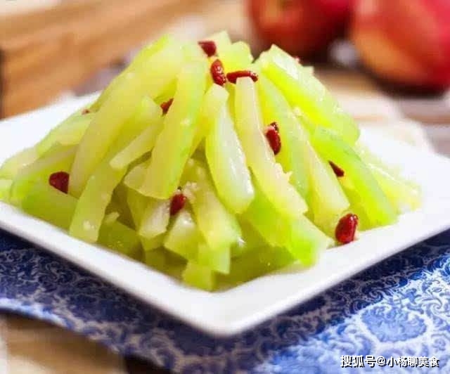 做法|西瓜皮换种做法,形态漂亮味道好,关键是做法简单,营养不上火