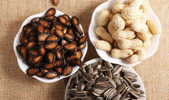 原创花生和瓜子哪个不容易长胖?可能多数人都吃错了