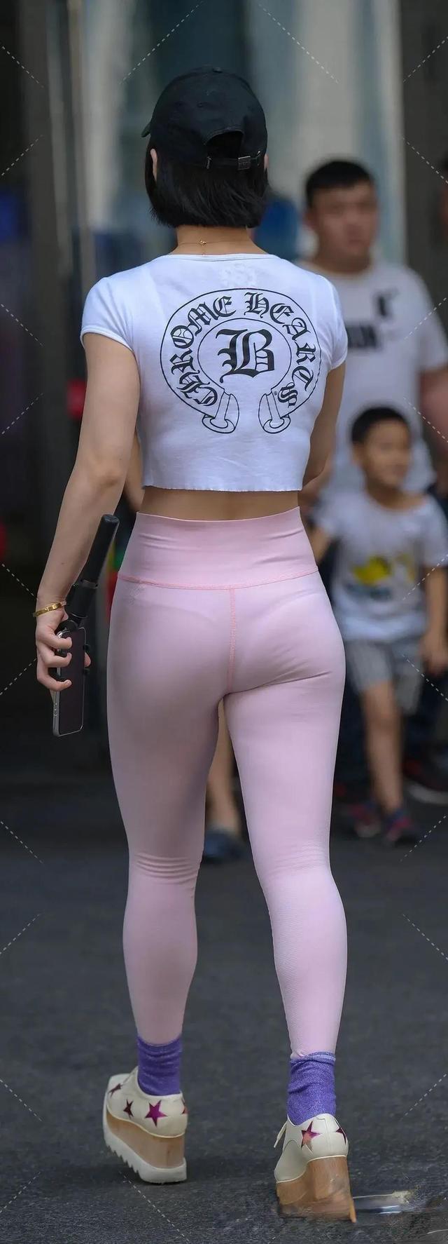 毛衣 瑜伽裤这样穿搭,好看有气质