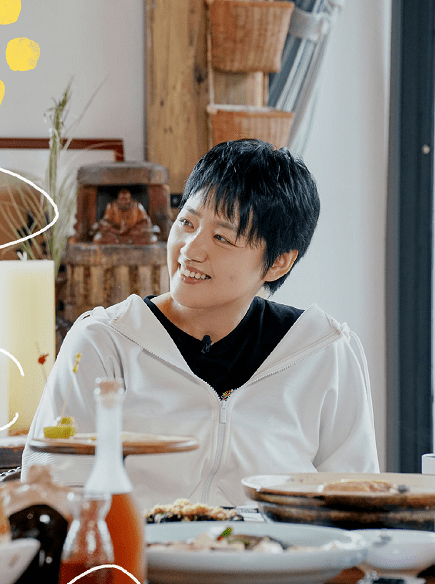 整体 真挺羡慕于谦的,妻子不仅长相甜美,还挺有气质,穿的土也不丑