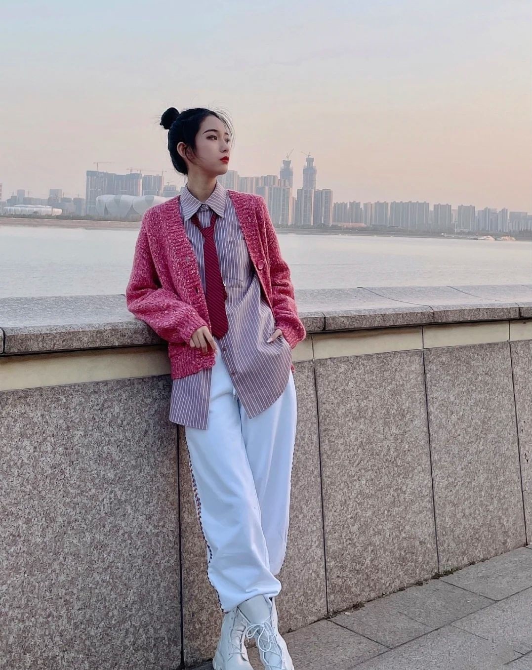 黑色 牛仔裤有时尚的感觉，特别是最大的优点，其实就是不会过时