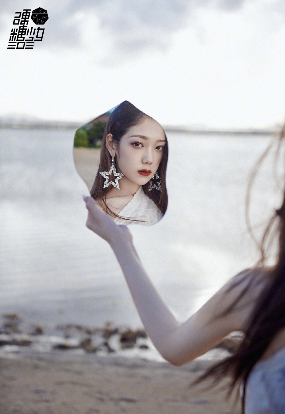 镜面 希林娜依·高海滩镜面大片，漂亮妹妹气质真的太好了！