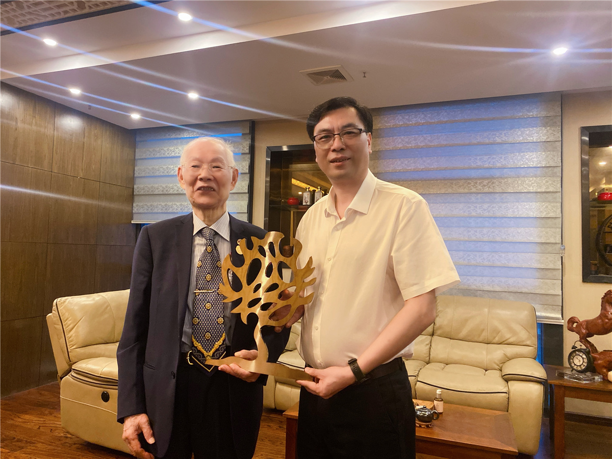 原创再世扁鹊朱氏头皮针创始人朱明清教授与生命之源集团签约独家合作