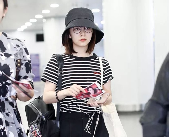 贝雷帽 拯救秋季大风天，你需要一款时髦帽子，曾之乔沈月都在用它凹造型