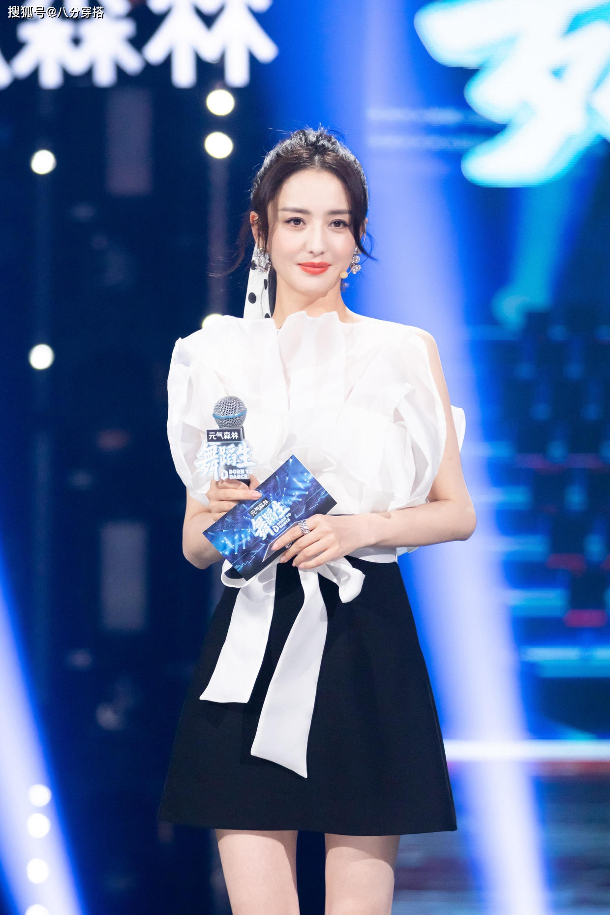 黑色 佟丽娅不愧是“颜值天花板”,穿薄纱上衣配半身裙,哪像38的人