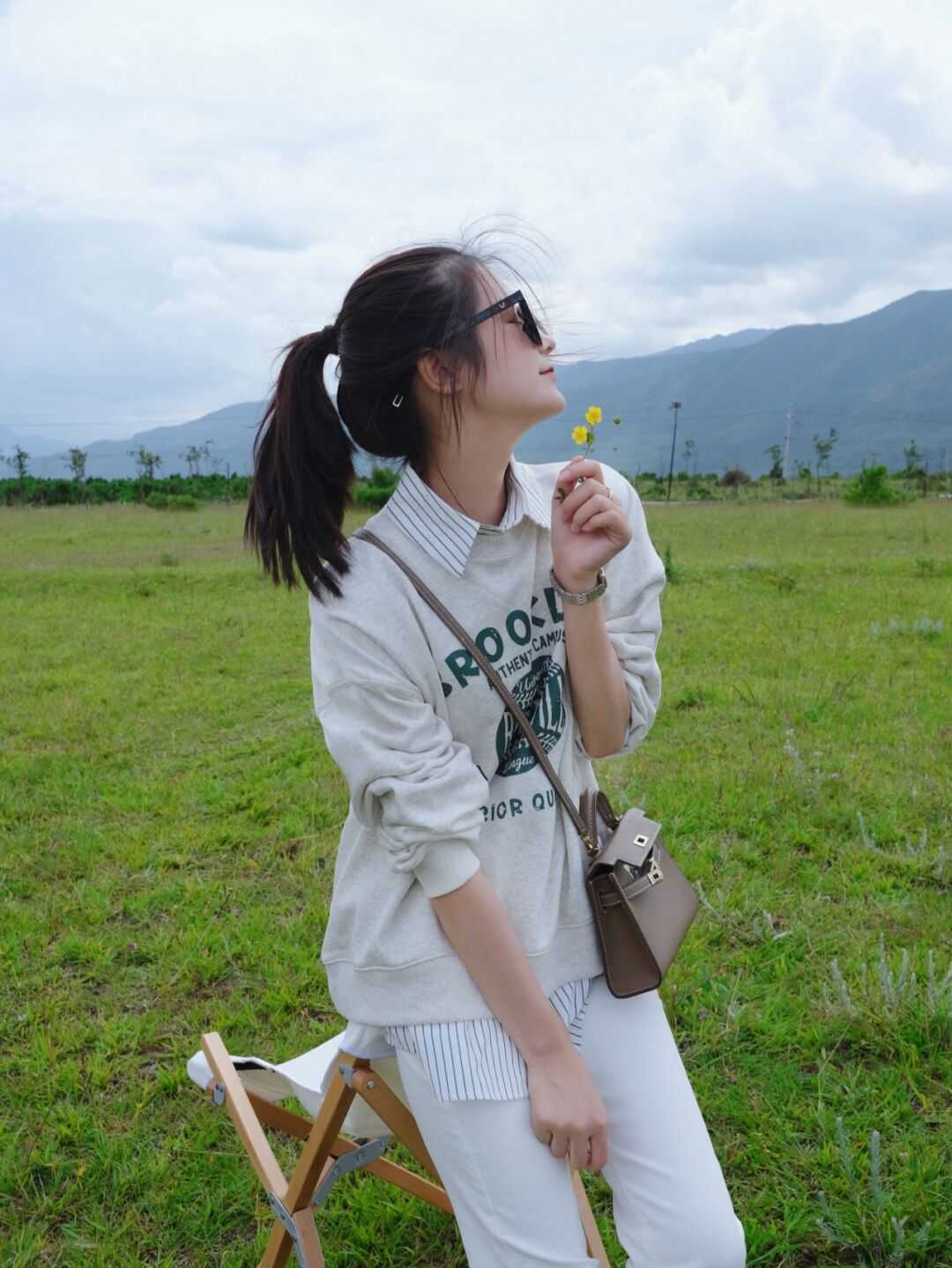 卫衣 卫衣可别只会穿黑白灰了！试试这六种颜色，一套比一套还洋气