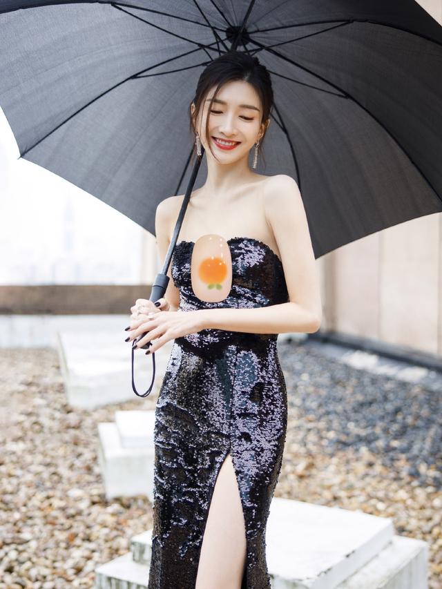 赵丽颖 微博之夜女星造型:赵丽颖穿奢牌,金晨红裙艳压,鞠婧祎腰细瞩目!