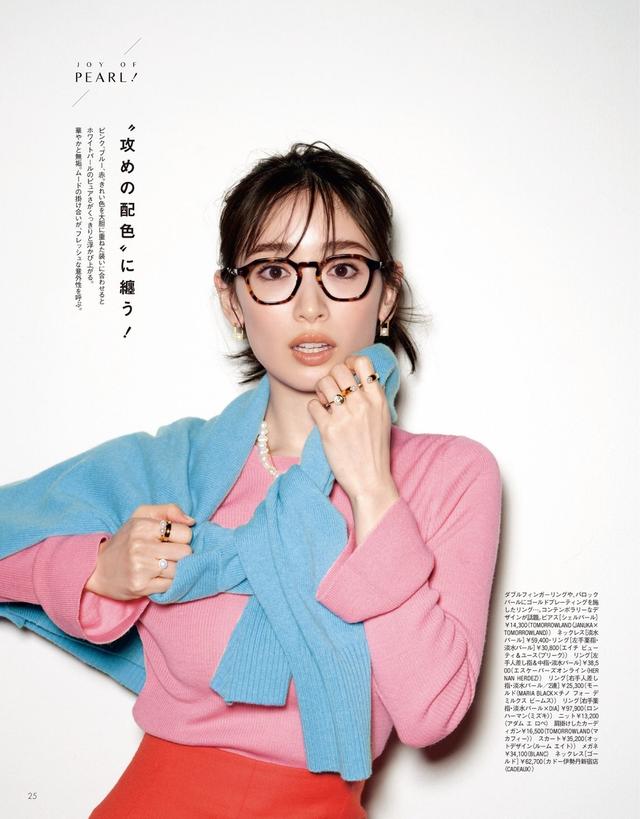于中年 于中年女性而言，简简单单的穿着就能展现出魅力的