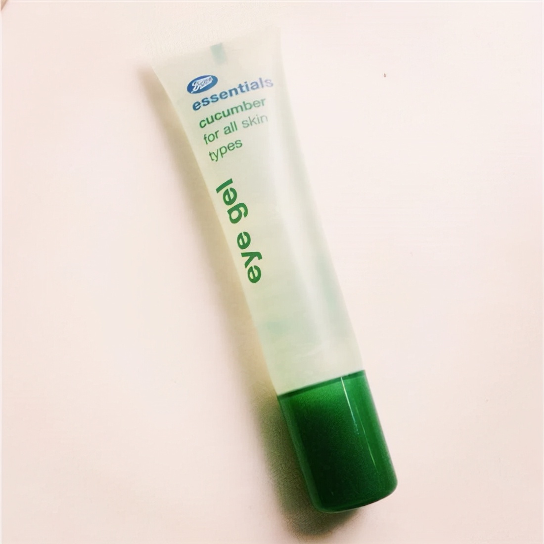 双眸哪些眼霜评价又好用?这些眼霜平滑眼周肌肤,令双眸更加传神动人