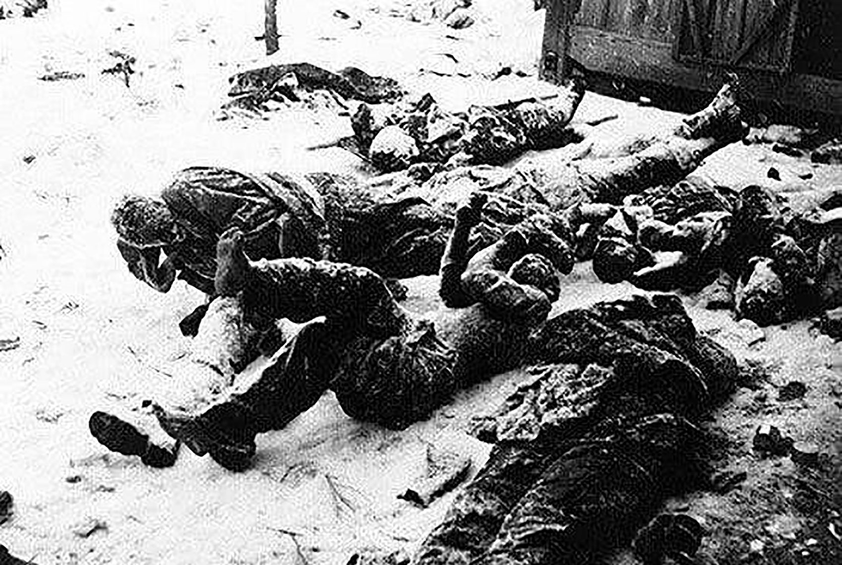 因此 影片的重点,就讲述在长津湖的中美两军对抗,和美国后撤中遇到的