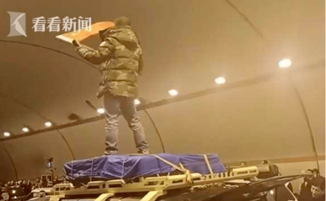 山西洪水决堤1.5万人转移，山体滑坡4人遇难，让我们一起加油！