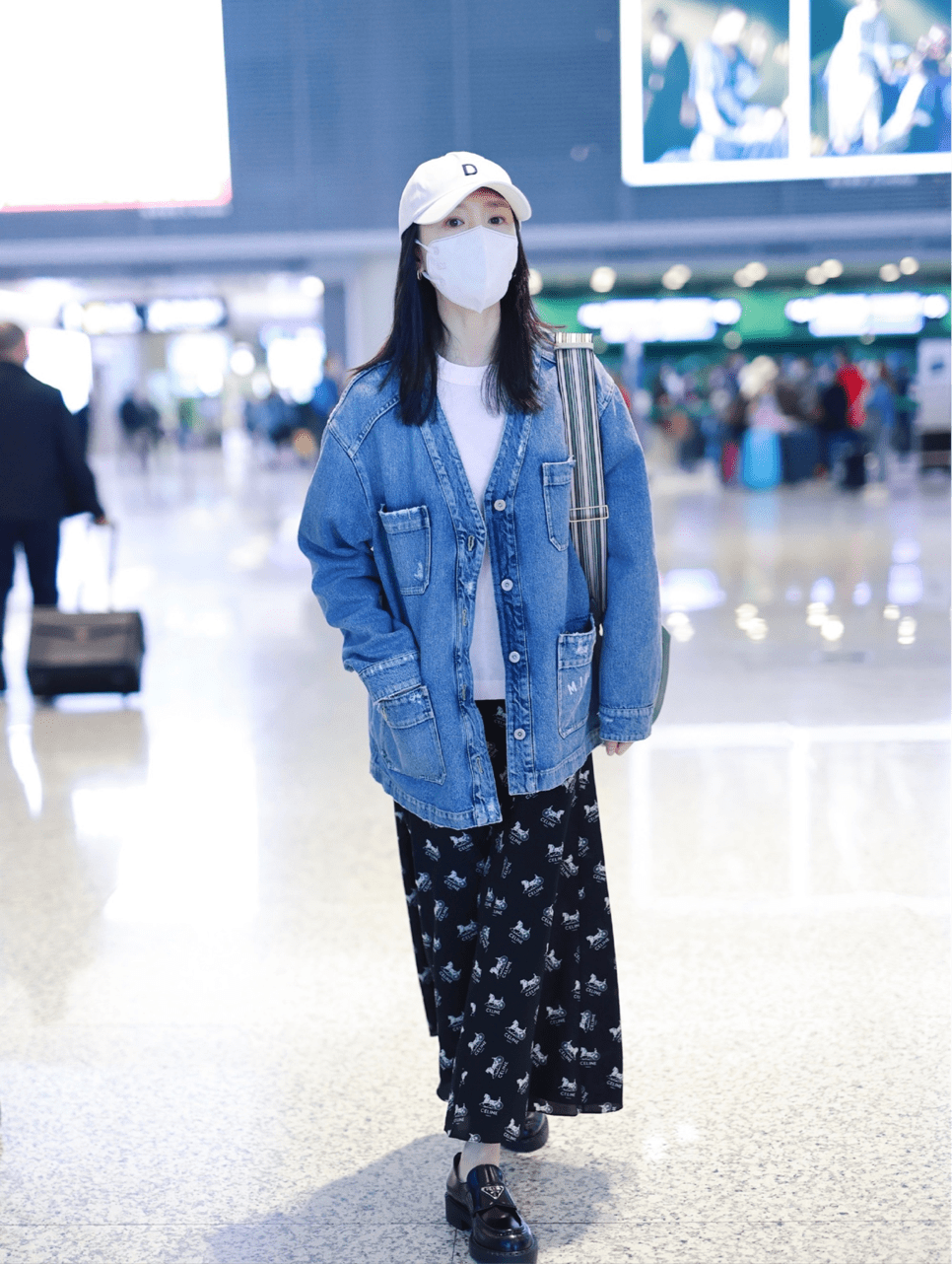 黑色 董洁日常穿搭太加分了，每一套着装都高级简约