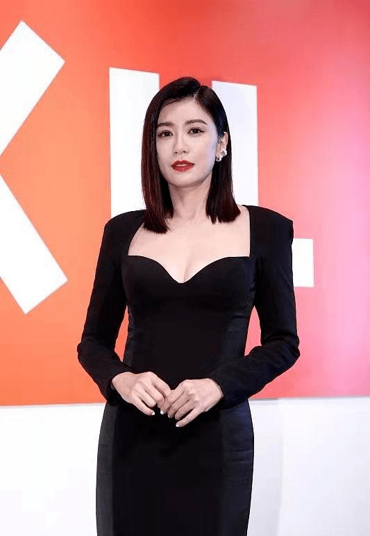 黑色 贾静雯47岁生日大咖齐聚!林心如素颜捧场,邱泽大逆袭帅过霍建华