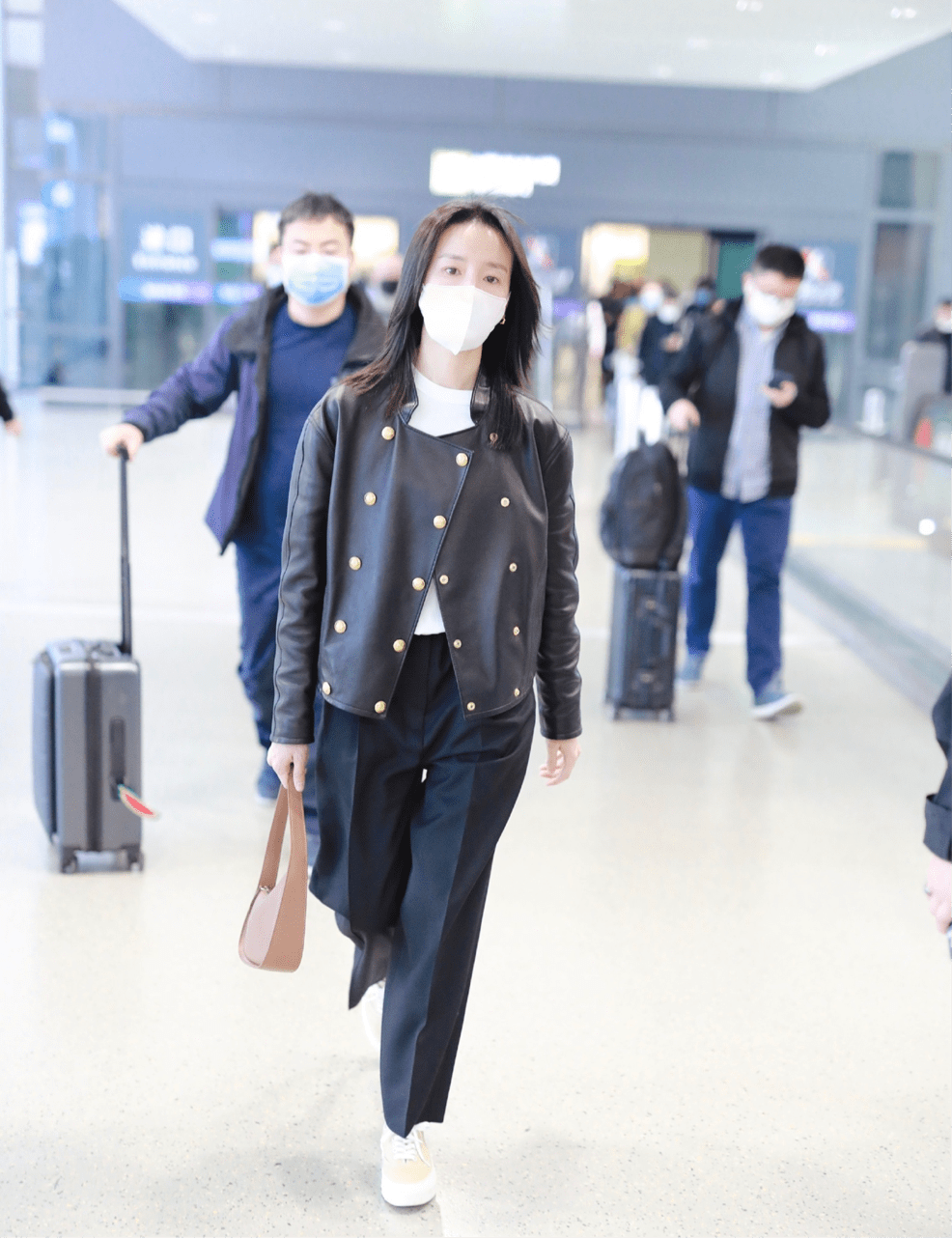 黑色 董洁日常穿搭太加分了，每一套着装都高级简约