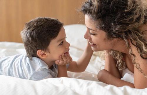 扶弟|谢娜二胎产女后首次亮相大本营，活力满满，网友：看不出二胎！