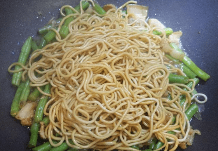 焖面怎么样才能好吃窍门 0a92141327ed435fb465f2c7aef47064.png