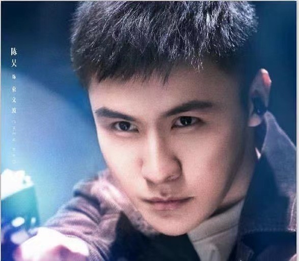 人物设定更为沉稳严谨,与佟丽娅饰演的女主角形成鲜明的对比,但是依旧