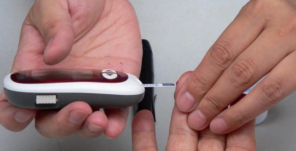 控制|糖尿病人血糖波动大，怎样才能够让血糖降下来？糖友有好方法分享