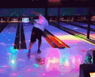 搞笑GIF：哥們，你這坐騎厲害了，出門回頭率很高 搞笑整蠱 第4张
