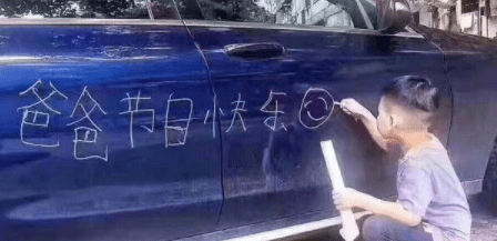 搞笑gif圖片笑話段子：妹子，用這個方法剪劉海不錯，肯定省錢 搞笑整蠱 第7张
