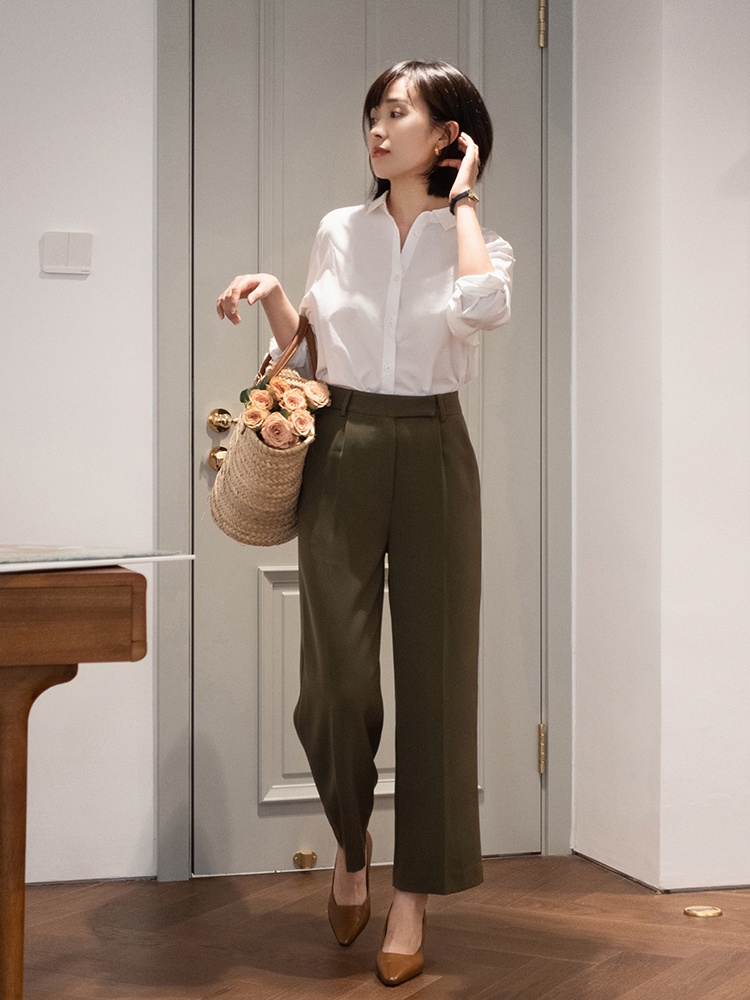 蓝色 上班的女生怎么选择衬衫？浅蓝色衬衫配西装裤或半身裙，就很好看