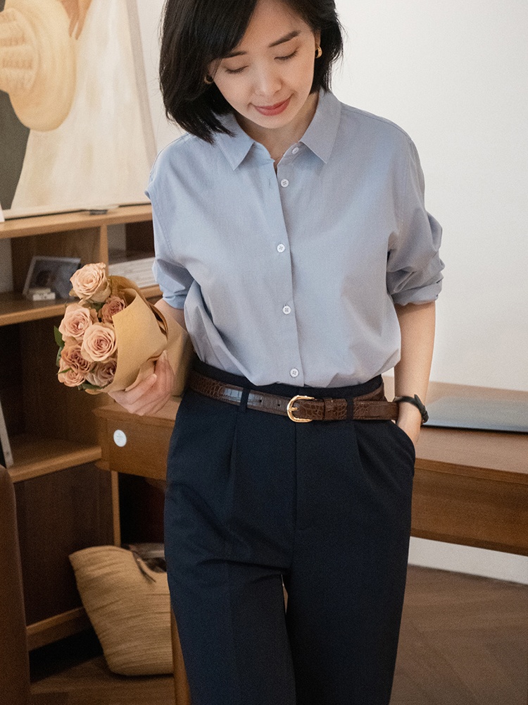蓝色 上班的女生怎么选择衬衫？浅蓝色衬衫配西装裤或半身裙，就很好看