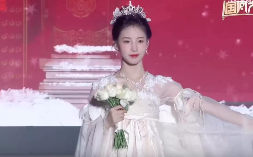 林妹妹古装男主靠颜值丑出圈，古装美女却一抓一大把？