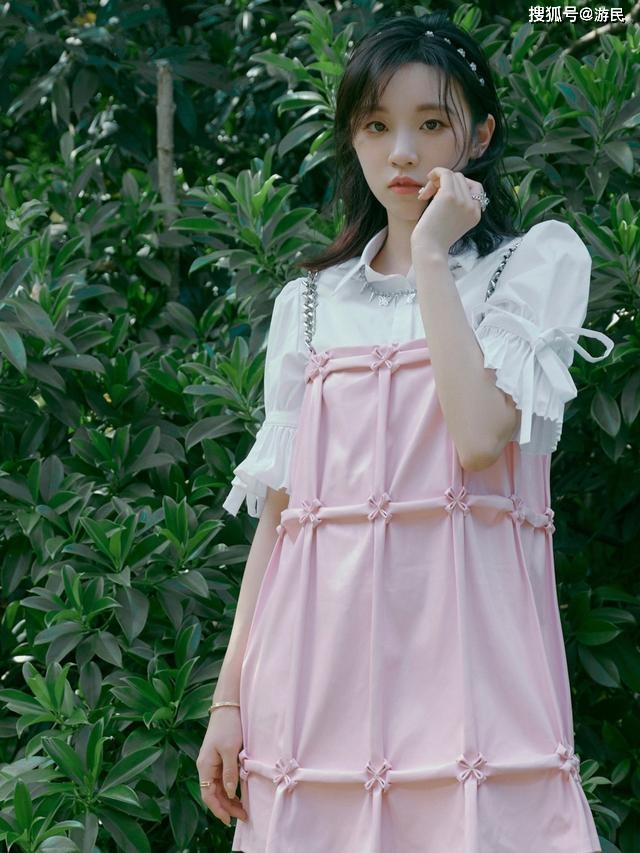 粉色 宋雨绮好会扮“嫩”，穿蓬蓬裙打扮清纯甜美，是直男喜欢的感觉