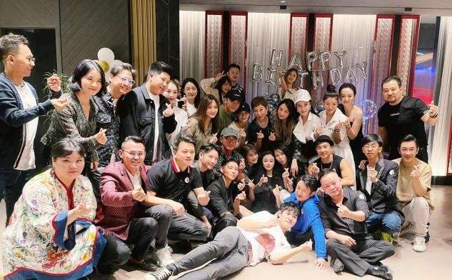 蔡少芬 冉莹颖高调庆生,港圈明星大集合,郑恺夫妇罕露面苗苗打扮最朴素