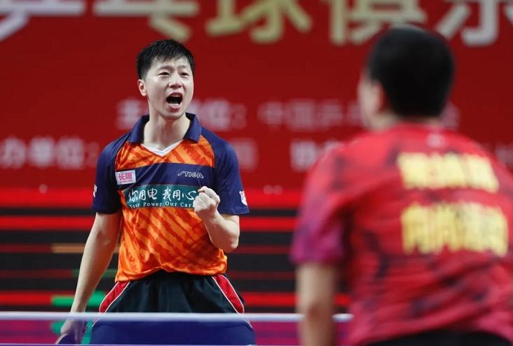 恭喜！13位乒乓球世界冠军晋级淘汰赛，王楚钦建功马龙逆转梁靖崑