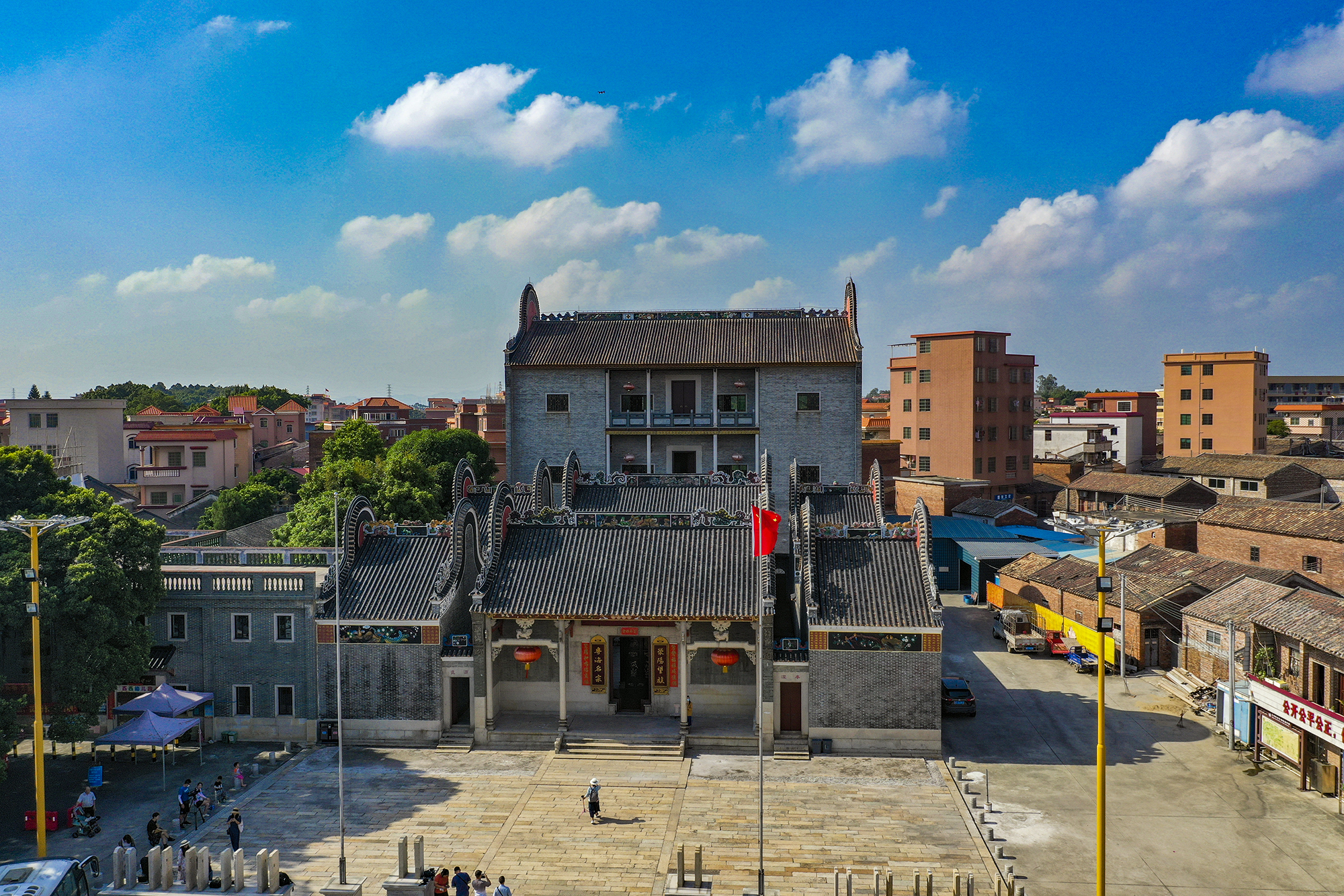 广东佛山有座古村，建有护村河，被誉小广州，由河南潘氏迁徙而建