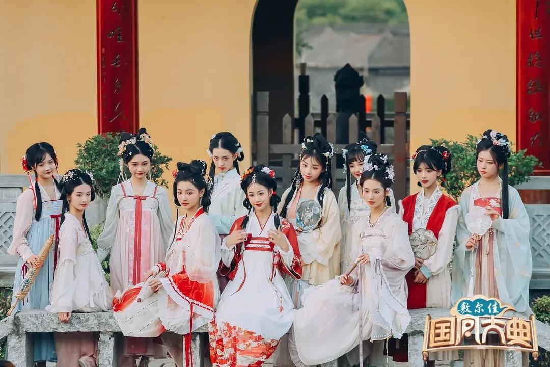 林妹妹古装男主靠颜值丑出圈，古装美女却一抓一大把？